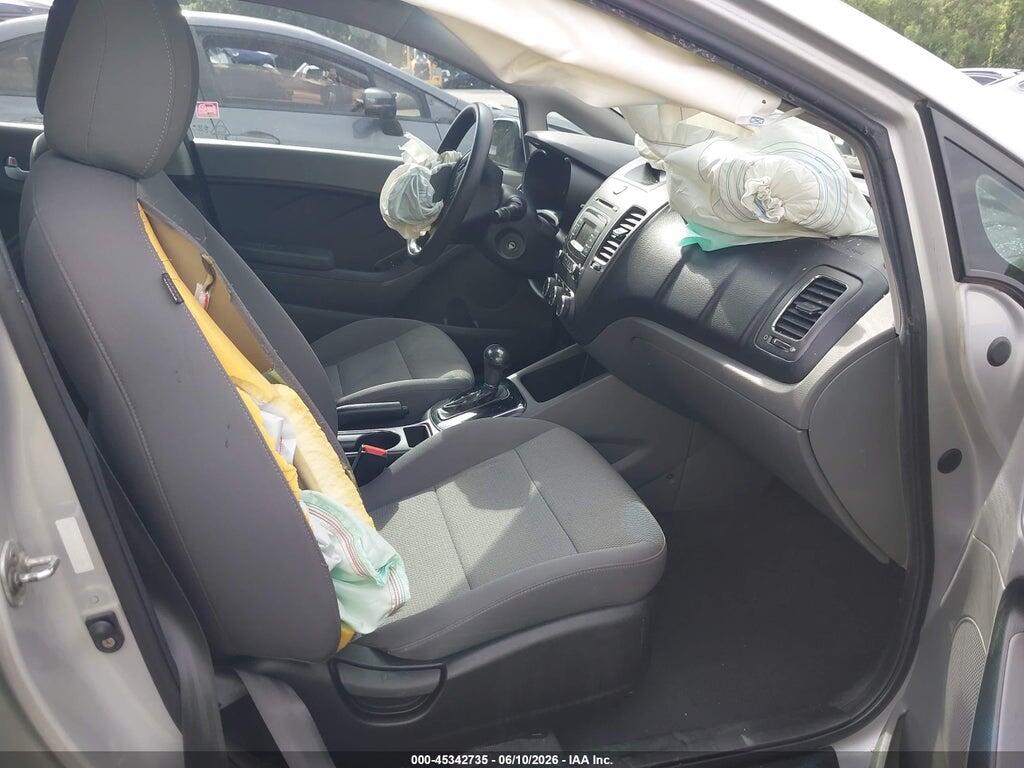 3KPFK4A76JE219223 2018 KIA FORTE photo no. 5