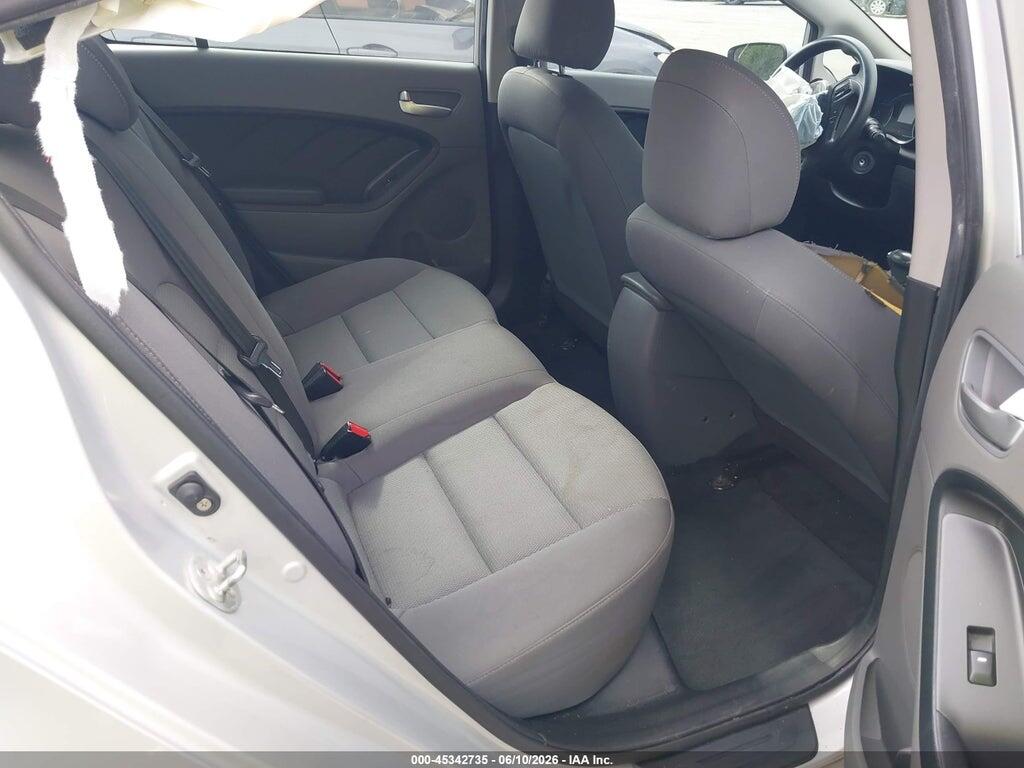 3KPFK4A76JE219223 2018 KIA FORTE photo no. 8