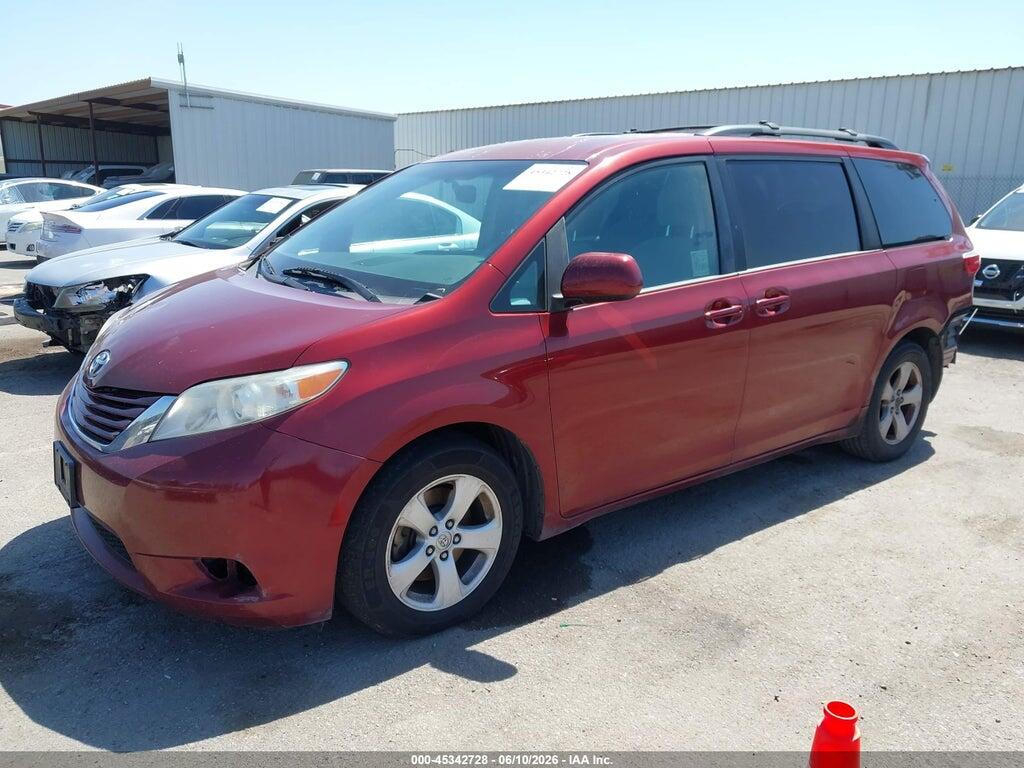 5TDKZ3DC5HS874910 2017 TOYOTA SIENNA photo no. 2