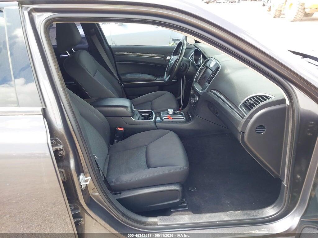 2C3CCAAG8KH676771 2019 CHRYSLER 300 photo no. 5