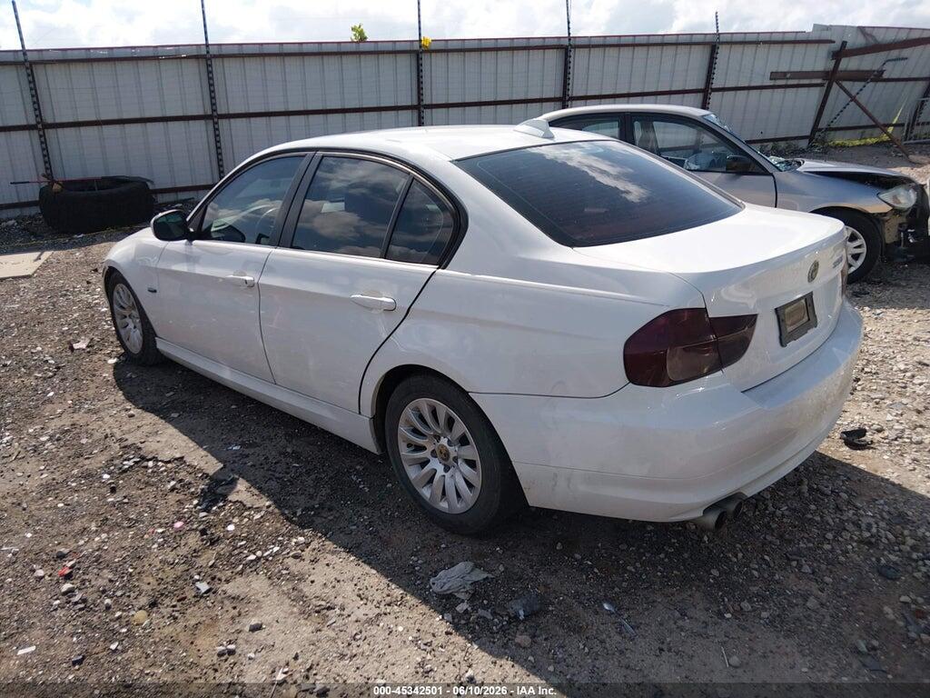 WBAPH77589NL82888 2009 BMW 328I photo no. 3