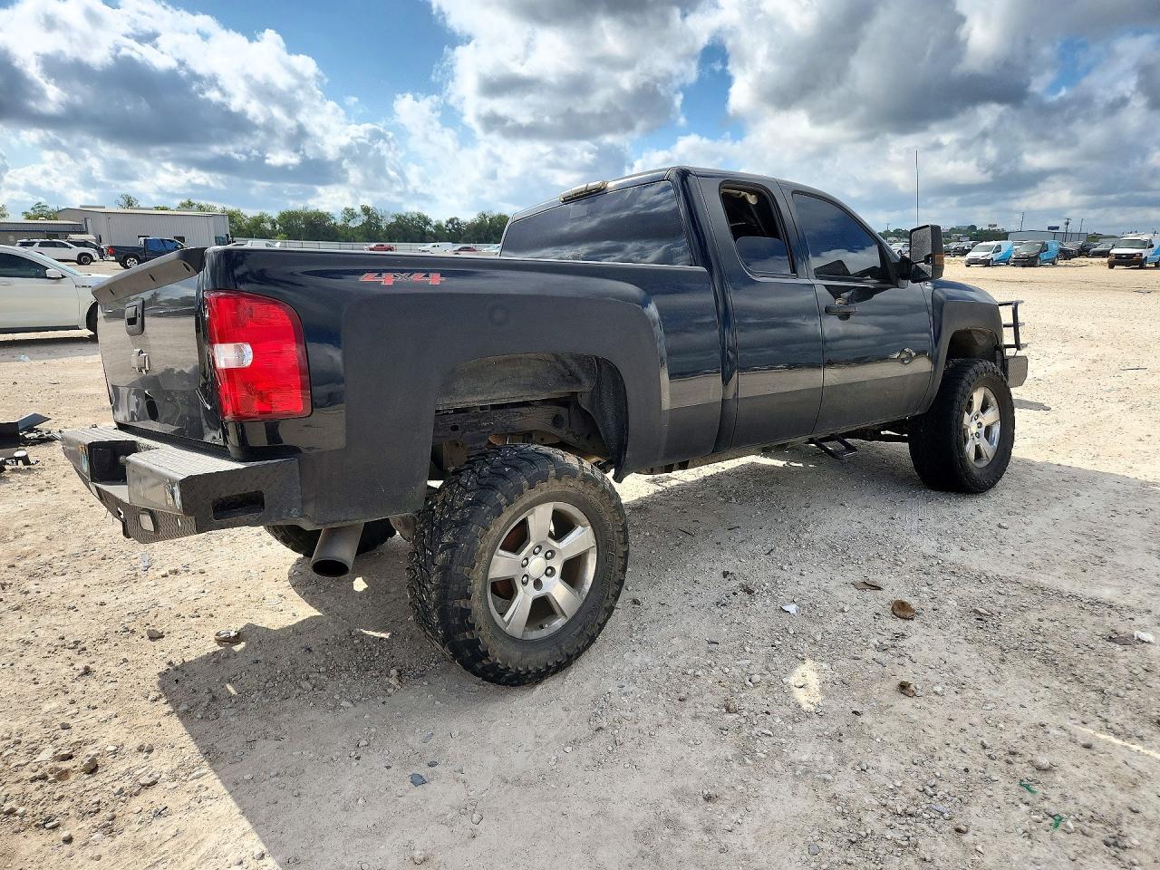 2013 CHEVROLET SILVERADO K1500 LT — Фото 3 из 12