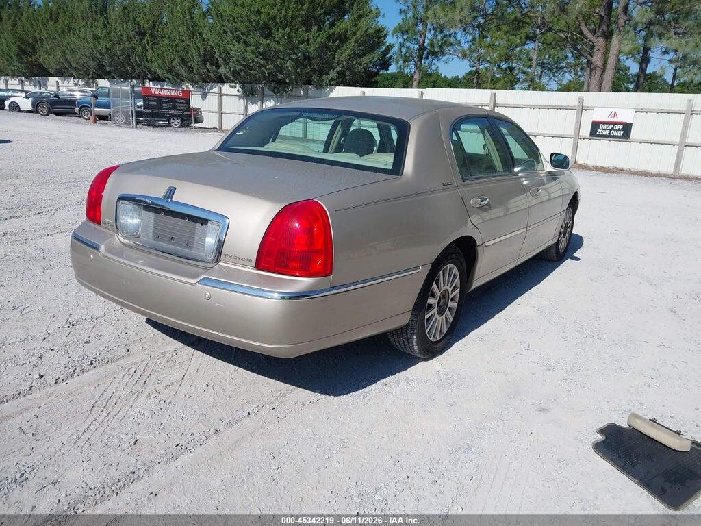 1LNHM81W54Y686709 2004 LINCOLN TOWN CAR photo no. 4