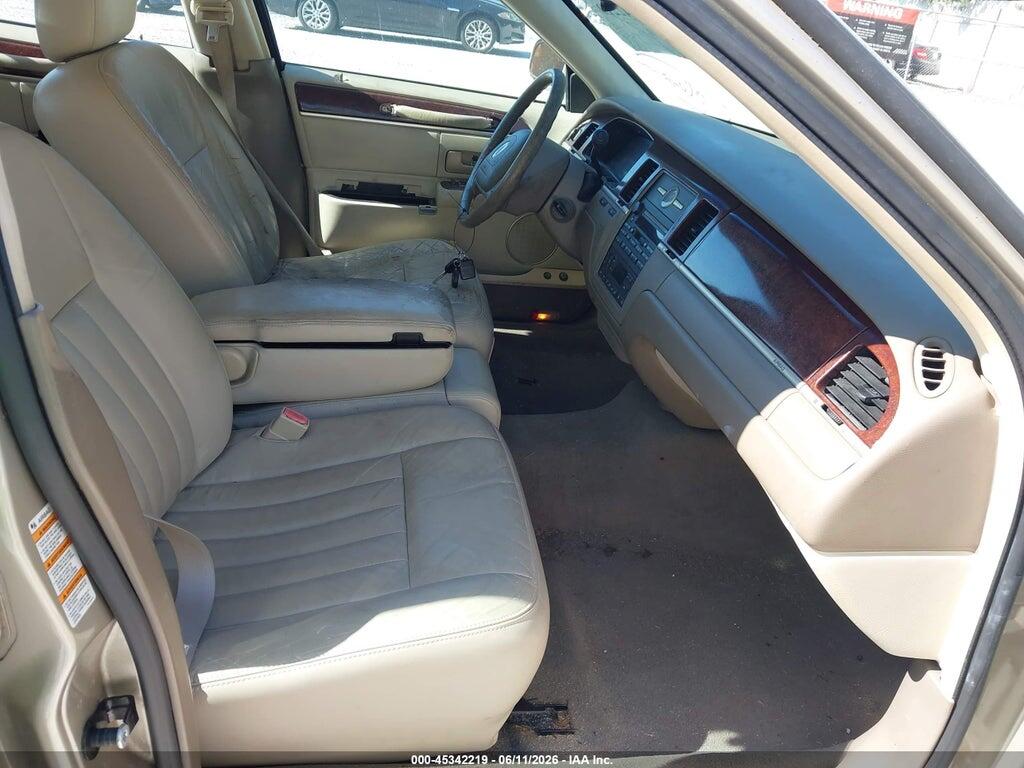 1LNHM81W54Y686709 2004 LINCOLN TOWN CAR photo no. 5