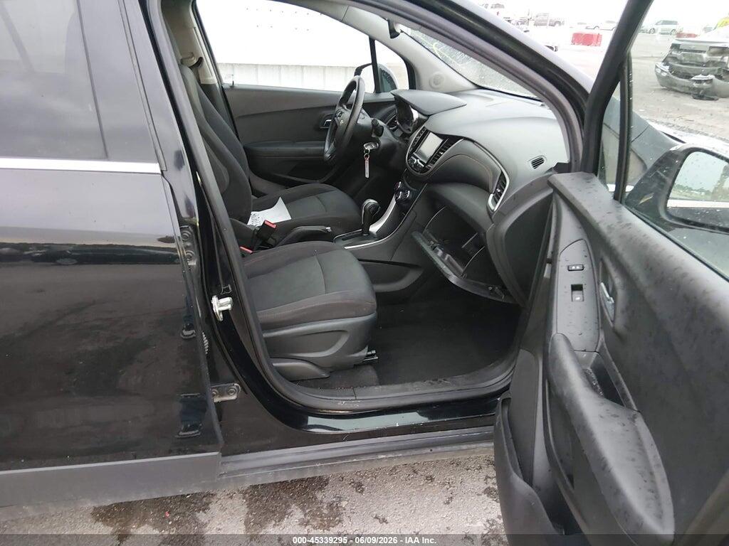 3GNCJLSBXHL182905 2017 CHEVROLET TRAX photo no. 5