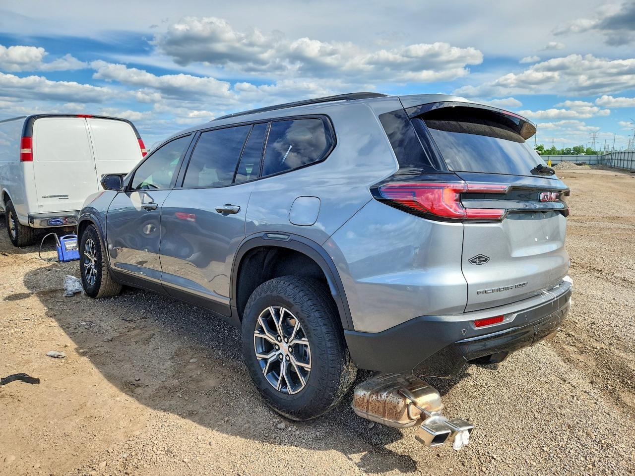 2025 GMC ACADIA AT4 — Фото 2 из 14