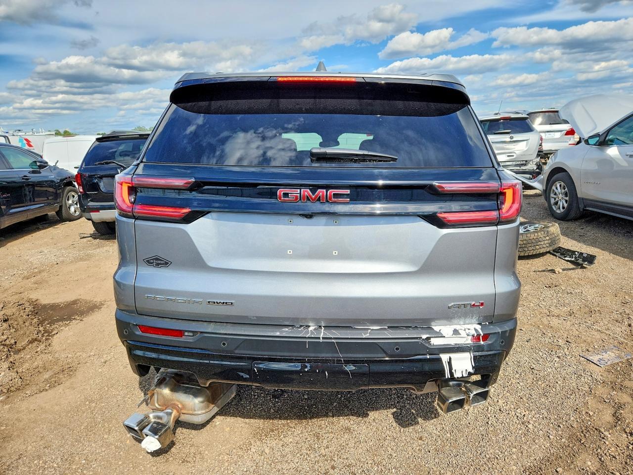 2025 GMC ACADIA AT4 — Фото 6 из 14