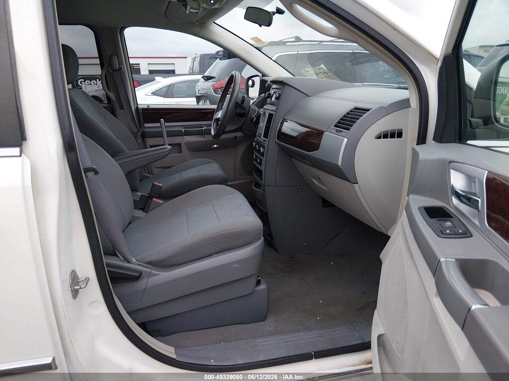 2A4RR5D14AR176712 2010 CHRYSLER TOWN & COUNTRY photo no. 5