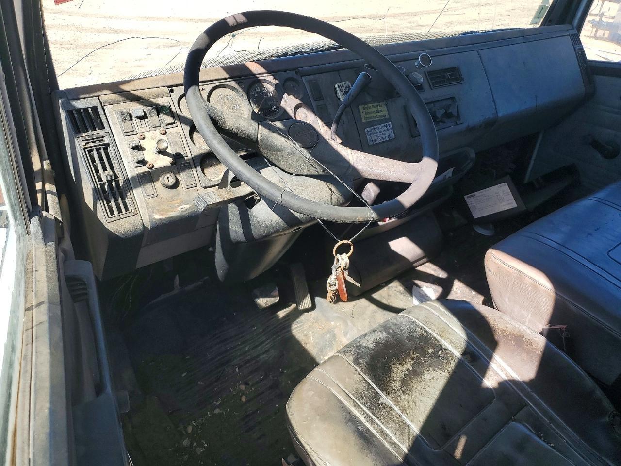 2000 FREIGHTLINER MEDIUM CONVENTIONAL FL70 — Фото 8 из 13