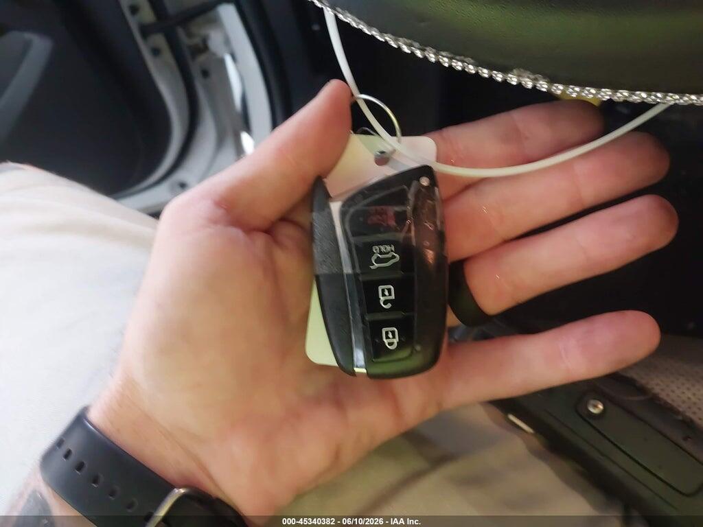 KM8SRDHF8HU200722 2017 HYUNDAI SANTA FE photo no. 11