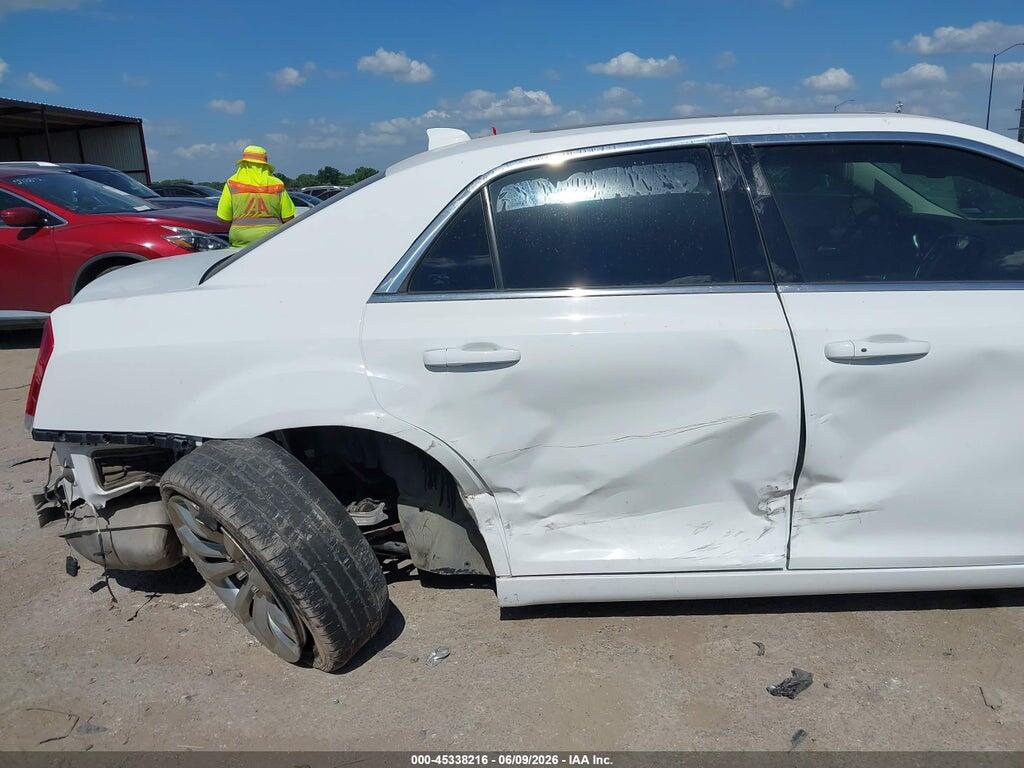 2C3CCAAG5KH517190 2019 CHRYSLER 300 photo no. 6