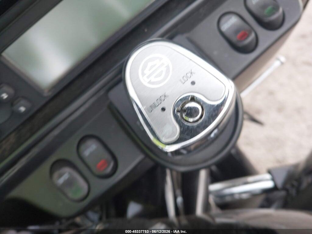 1HD1MAM1XCB853076 2012 HARLEY-DAVIDSON FLHTCUTG photo no. 11