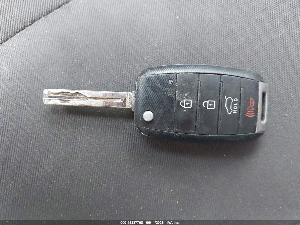 KNDJN2A29G7308027 2016 KIA SOUL photo no. 11