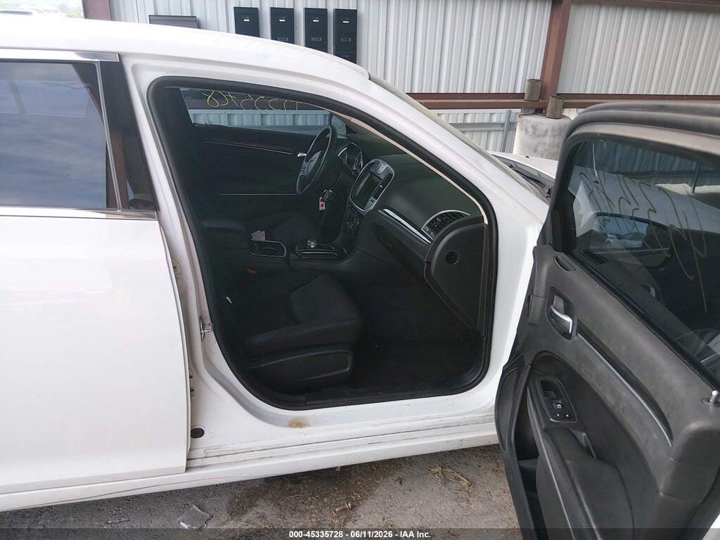2C3CCAAG8JH249508 2018 CHRYSLER 300 photo no. 5