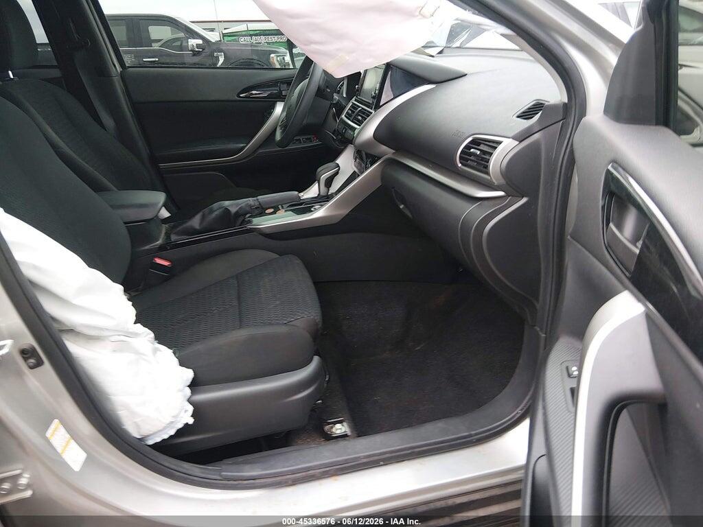 JA4AT3AA9LZ031052 2020 MITSUBISHI ECLIPSE CROSS photo no. 5