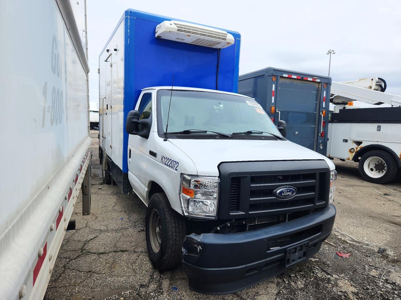 2023 FORD E350 REFRIGERATED BOX TRUCK — Фото 4 из 13