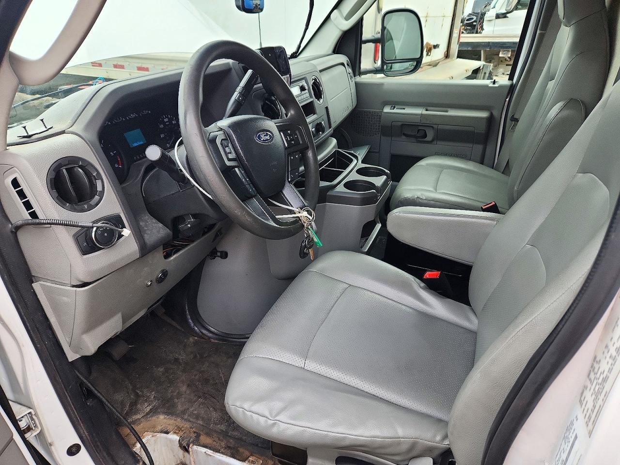 2023 FORD E350 REFRIGERATED BOX TRUCK — Фото 7 из 13