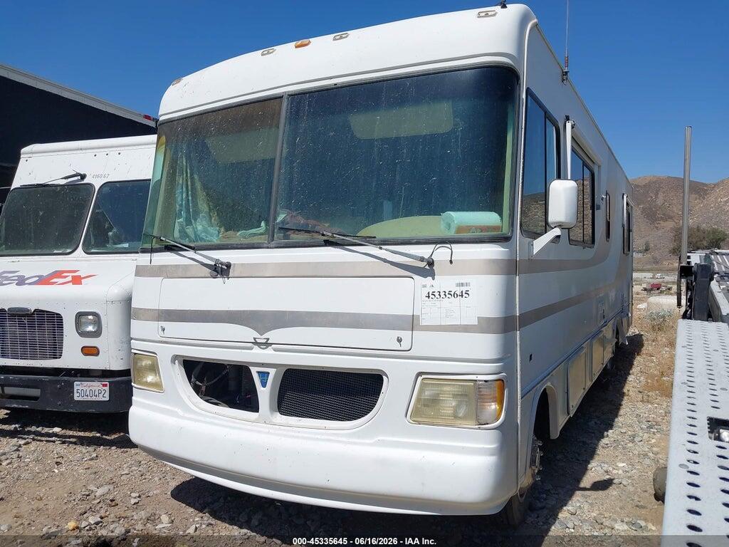 3FCLF53SXXJA22554 1999 FORD F550 photo no. 2