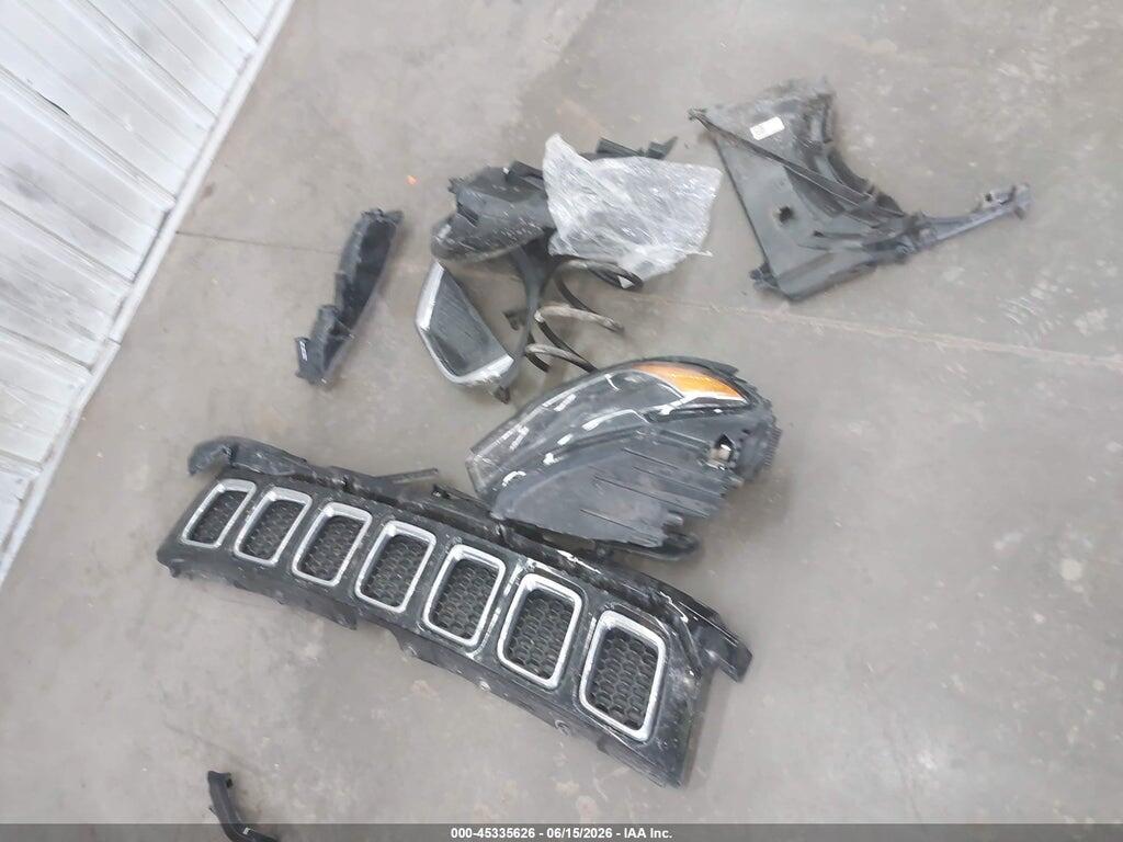 3C4NJDCB1JT168998 2018 JEEP COMPASS photo no. 11