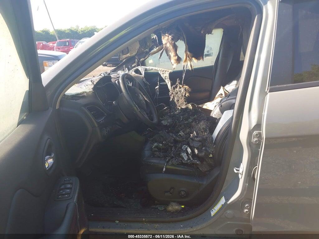 1C4PJMBX8KD385428 2019 JEEP CHEROKEE photo no. 5