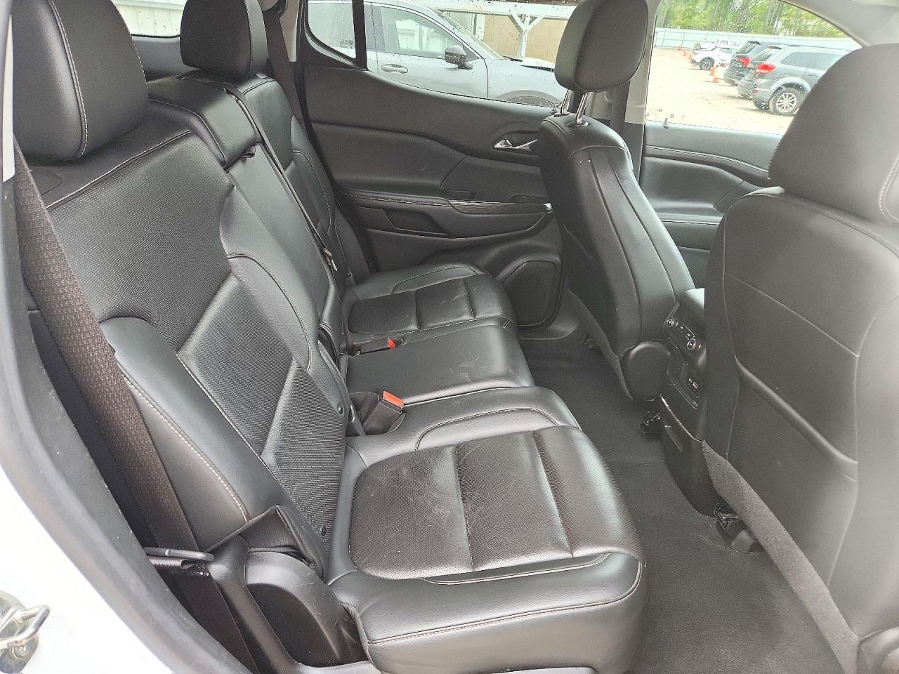 2023 GMC ACADIA SLT — Фото 10 из 12