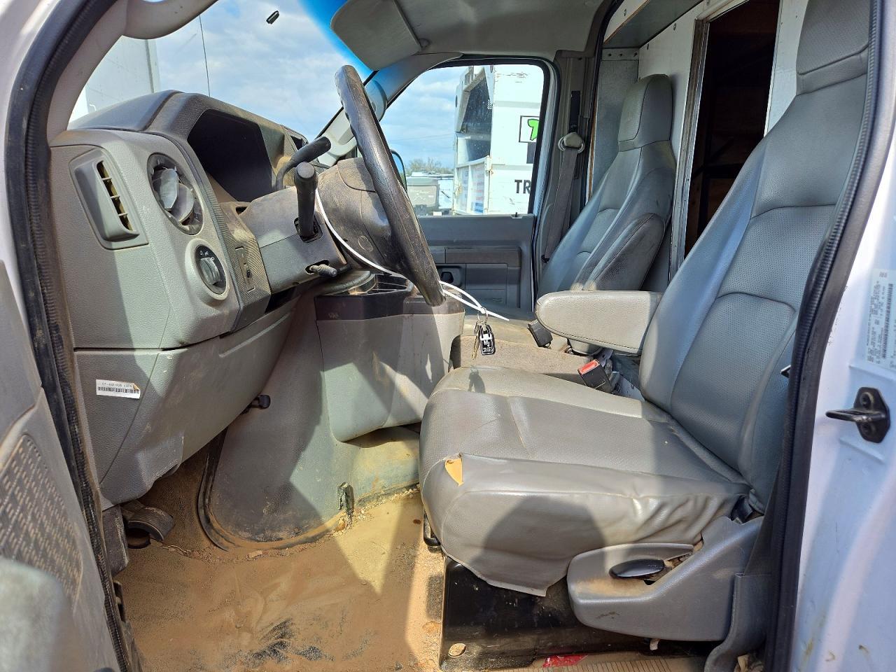 2015 FORD E350 BOX TRUCK — Фото 7 из 13