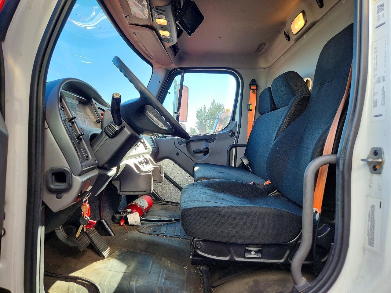 2017 FREIGHTLINER BUSINESS CLASS M2 BOX TRUCK — Фото 7 из 13