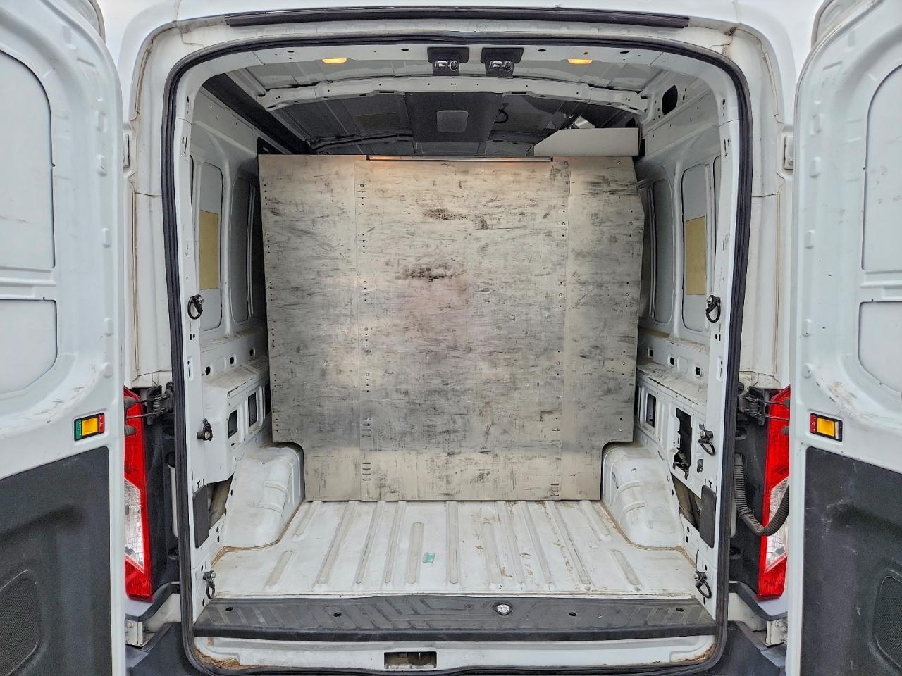 2016 FORD TRANSIT T-150 — Фото 10 из 14