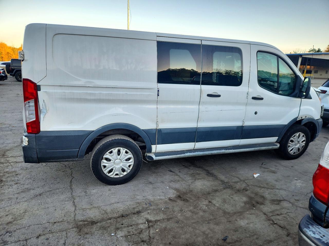 2018 FORD TRANSIT 250 DELIVERY VAN — Фото 3 из 13