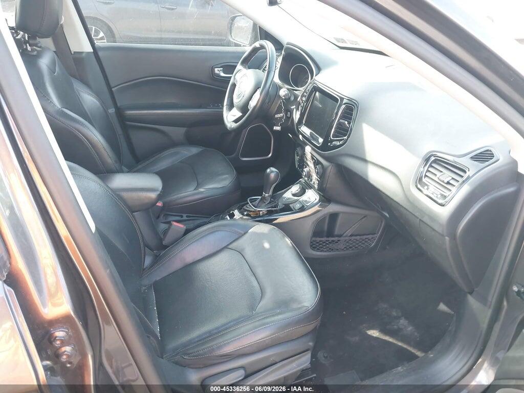 3C4NJDCB8KT747648 2019 JEEP COMPASS photo no. 5