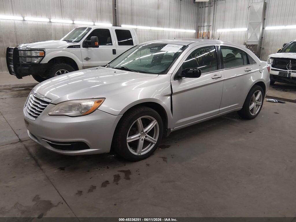 1C3BC1FB7BN552314 2011 CHRYSLER 200 photo no. 2