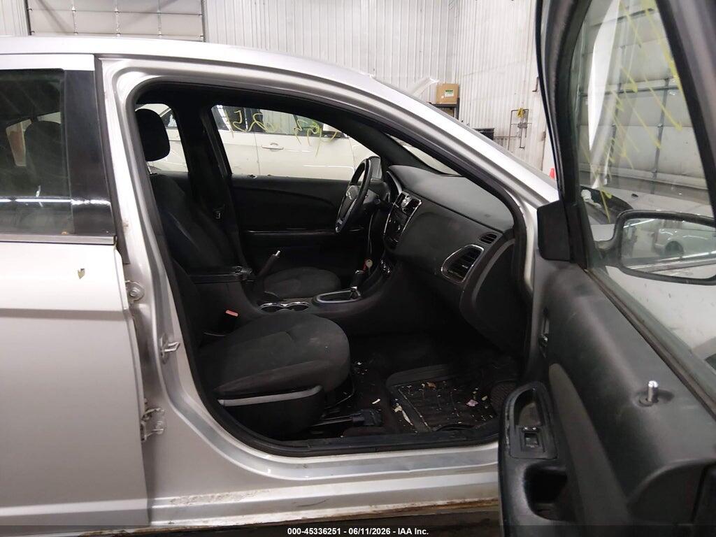 1C3BC1FB7BN552314 2011 CHRYSLER 200 photo no. 5