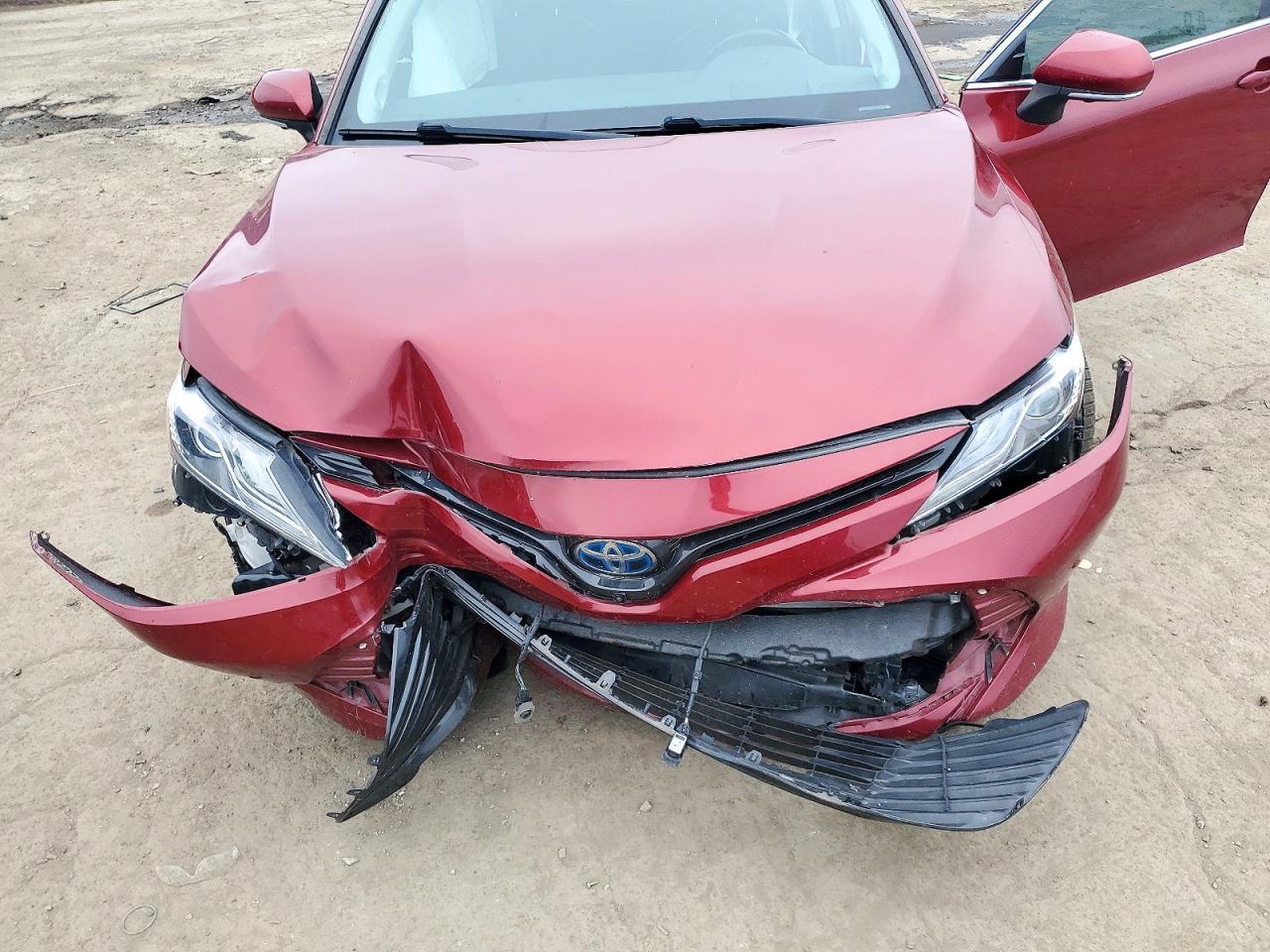 2020 TOYOTA CAMRY XLE — Фото 11 из 12