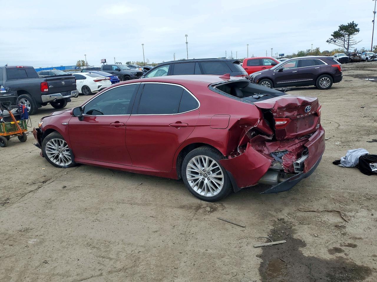 2020 TOYOTA CAMRY XLE — Фото 2 из 12