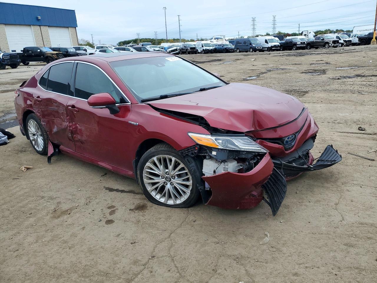 2020 TOYOTA CAMRY XLE — Фото 4 из 12