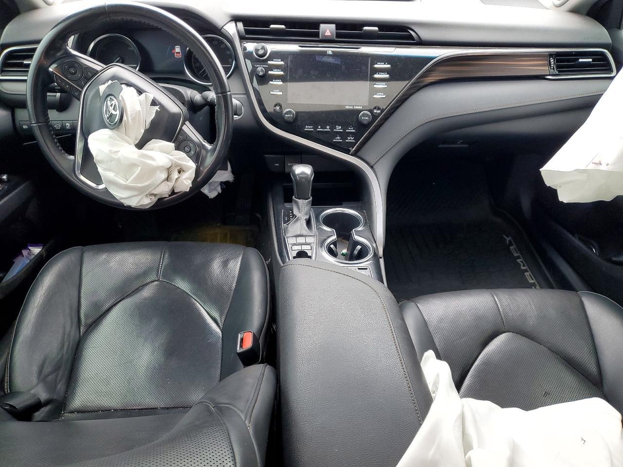 2020 TOYOTA CAMRY XLE — Фото 8 из 12
