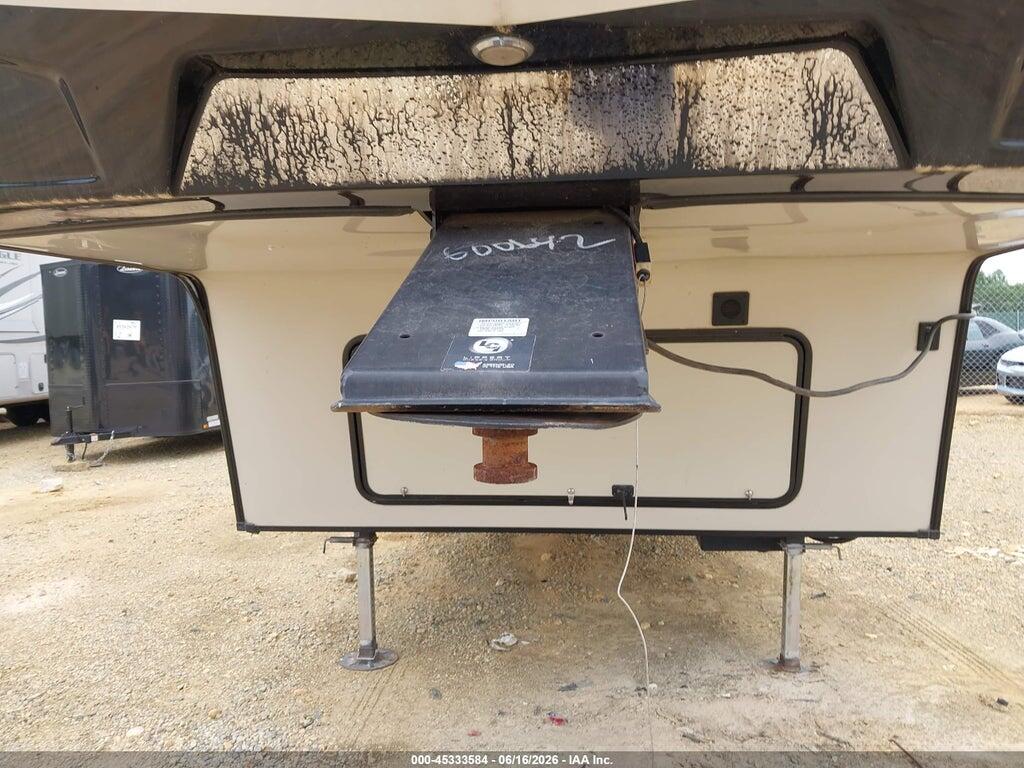 4YDF34220KE600642 2019 KEYSTONE 5TH WHEEL CAMPER photo no. 10