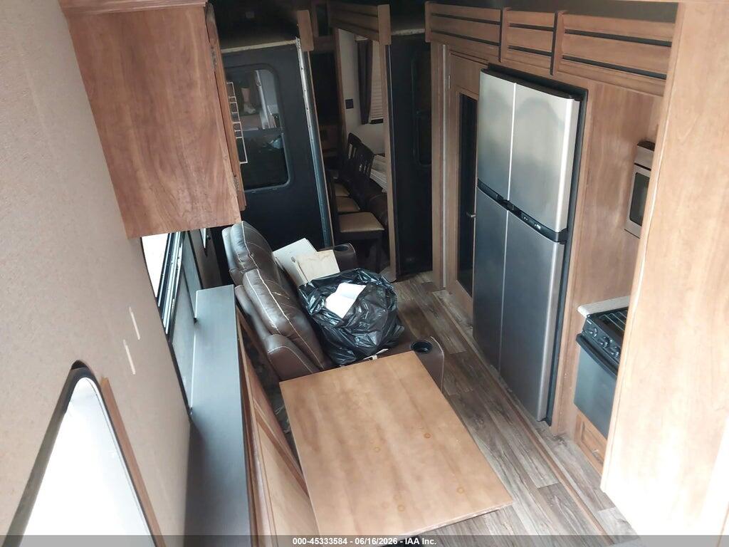 4YDF34220KE600642 2019 KEYSTONE 5TH WHEEL CAMPER photo no. 8