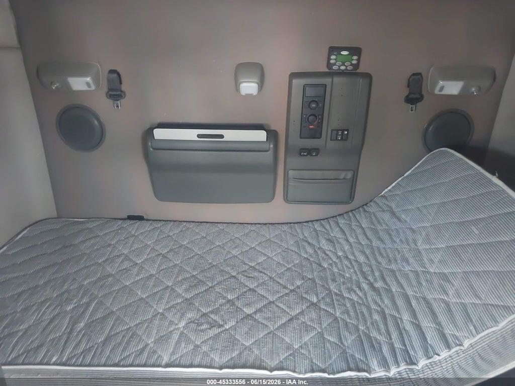 4V4NC9EHXKN198354 2019 VOLVO VNL photo no. 6
