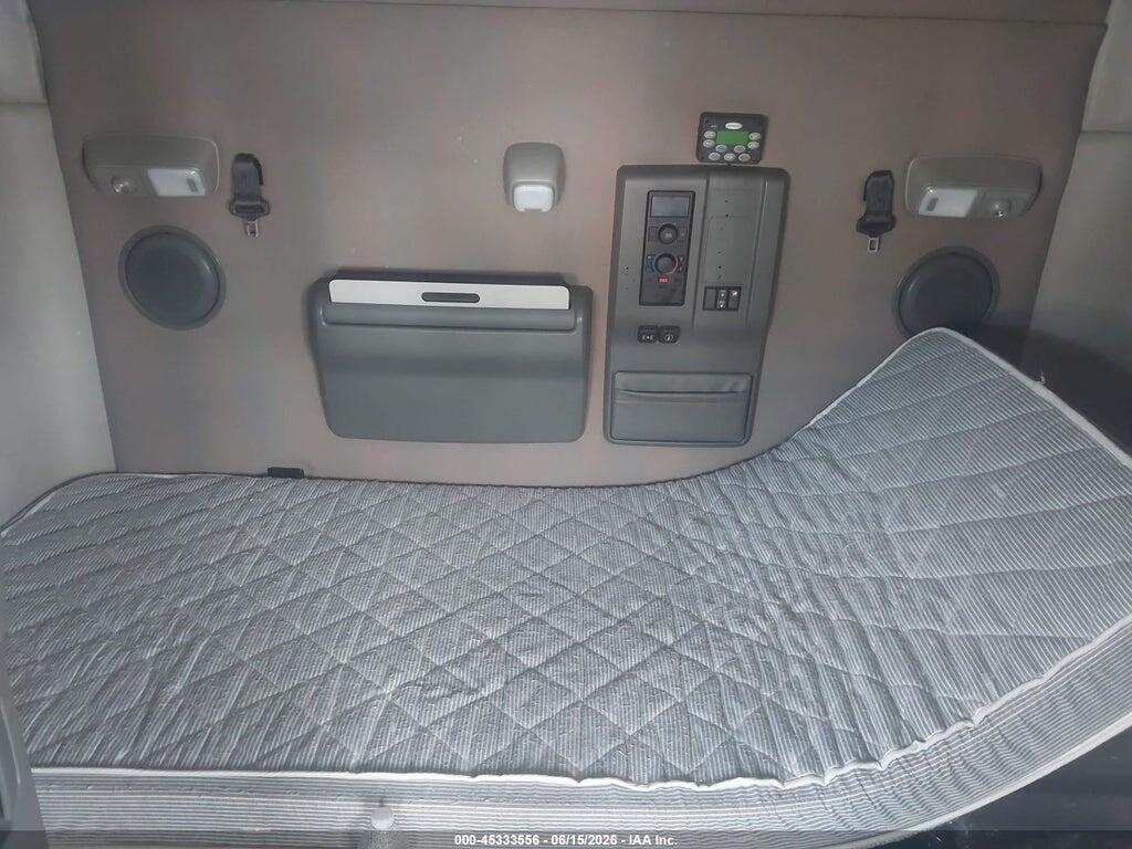 4V4NC9EHXKN198354 2019 VOLVO VNL photo no. 7
