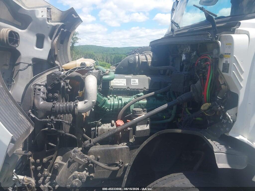 4V4NC9EHXKN198354 2019 VOLVO VNL photo no. 9