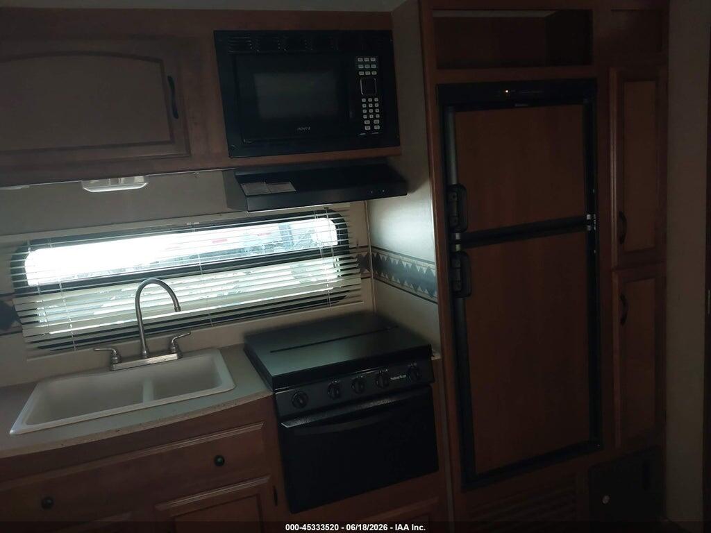 5ZT2FEPB3FA014875 2015 FOREST RIVER 248RBS photo no. 11