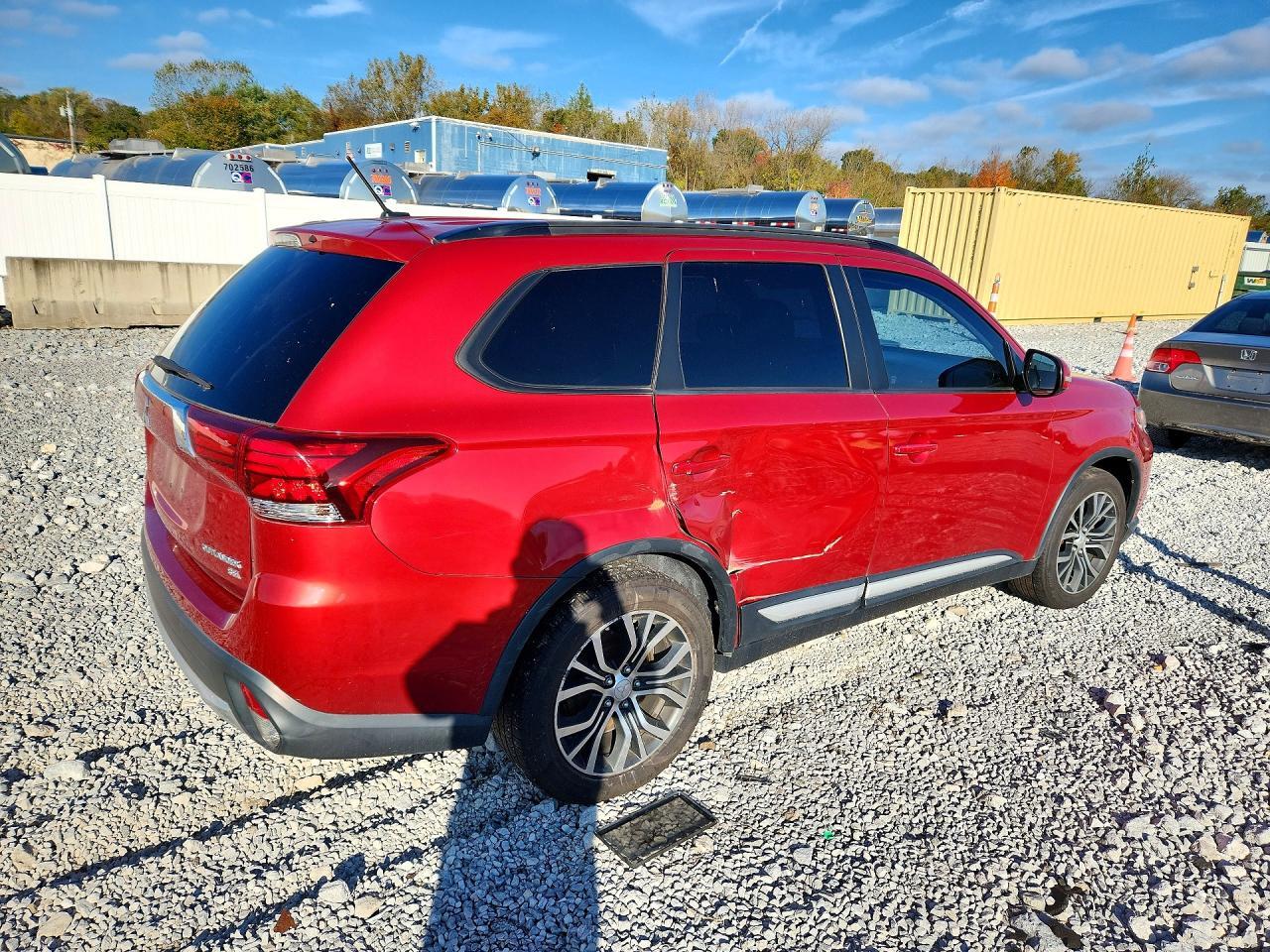 2016 MITSUBISHI OUTLANDER SE — Фото 3 из 13