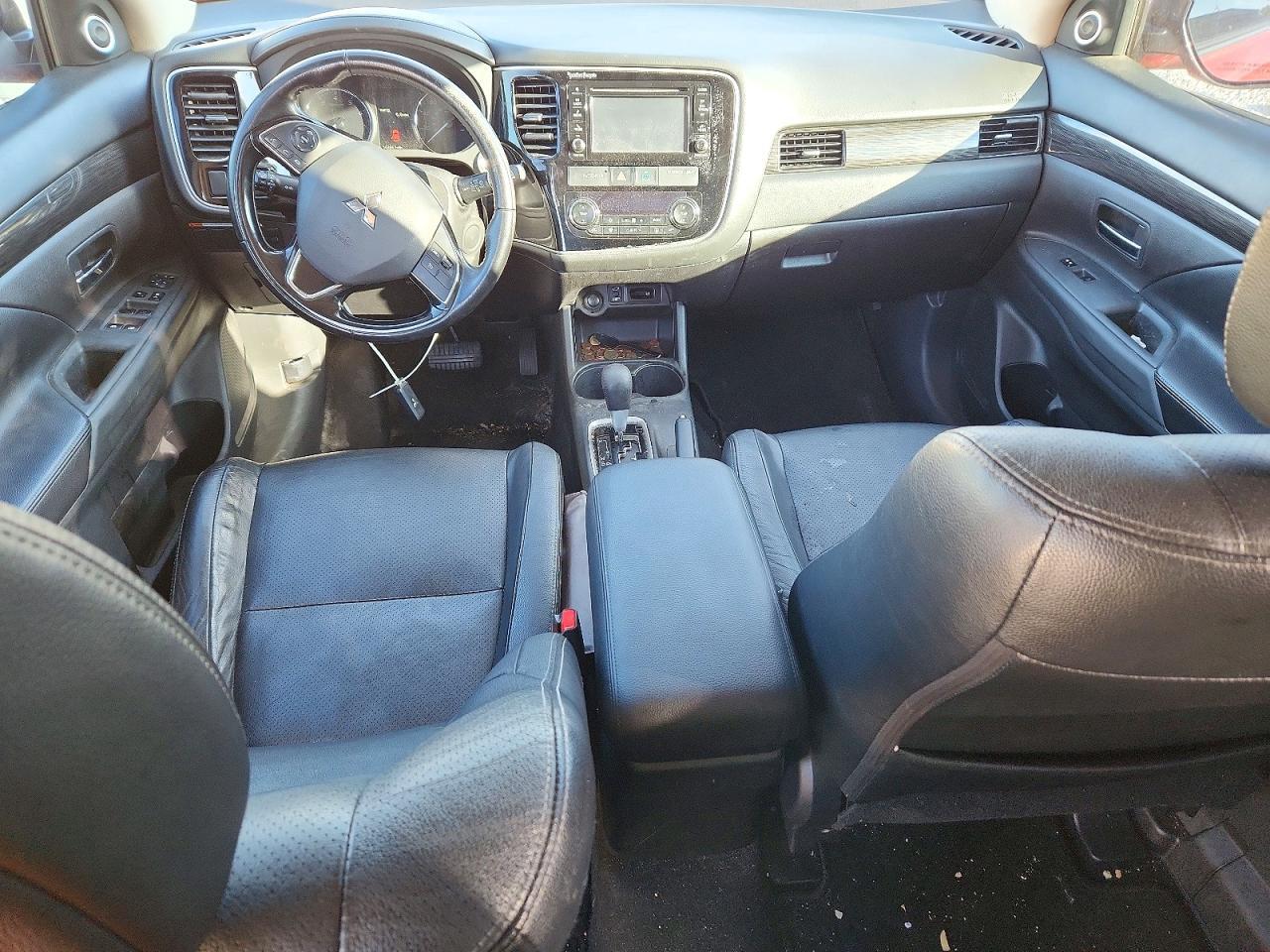 2016 MITSUBISHI OUTLANDER SE — Фото 8 из 13