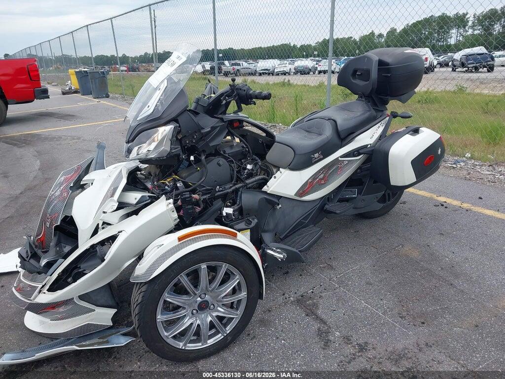 2BXNCBC16DV001038 2013 CAN-AM SPYDER ROADSTER photo no. 2
