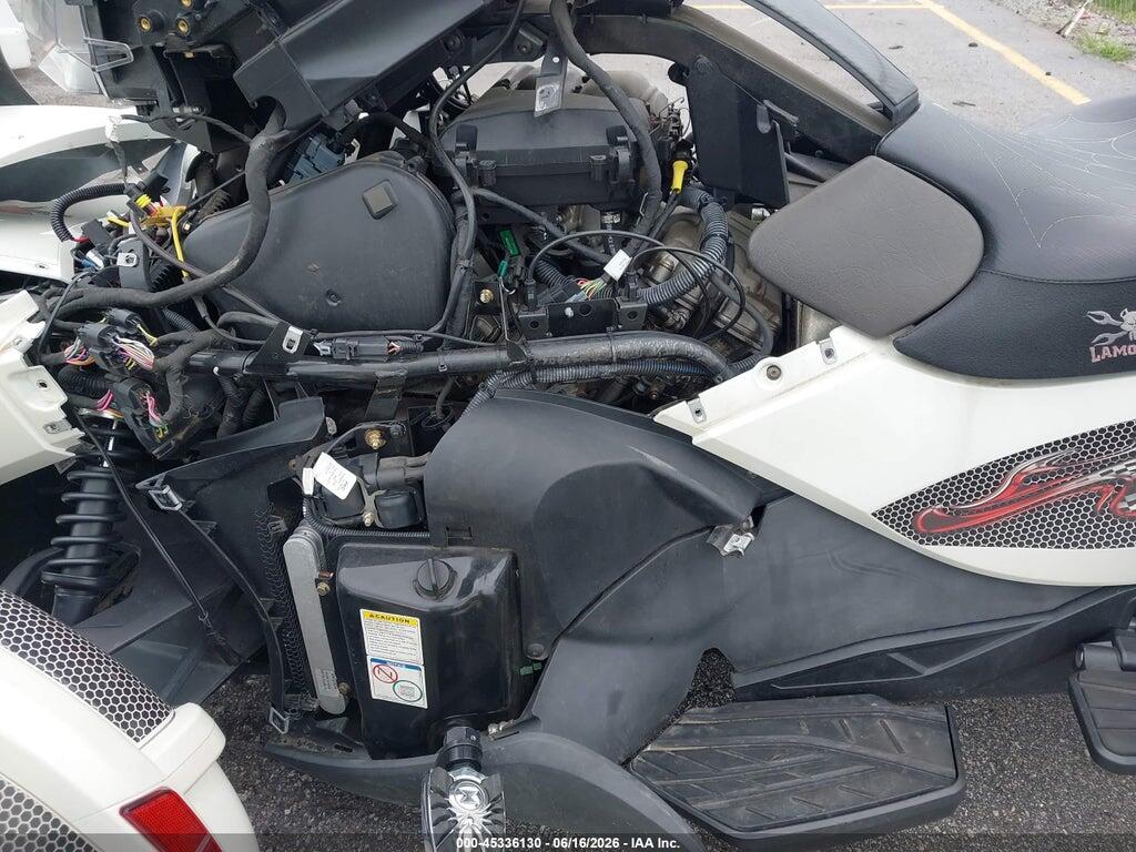 2BXNCBC16DV001038 2013 CAN-AM SPYDER ROADSTER photo no. 9