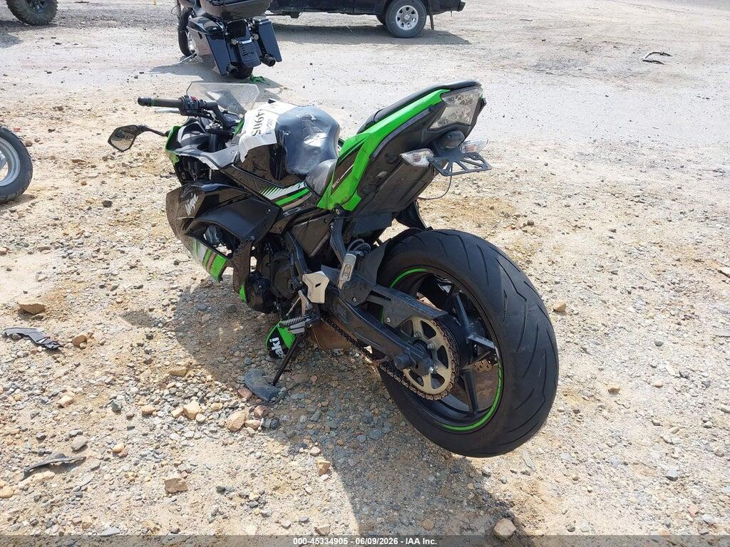 JKAEXEK10HDA02515 2017 KAWASAKI EX650 photo no. 3