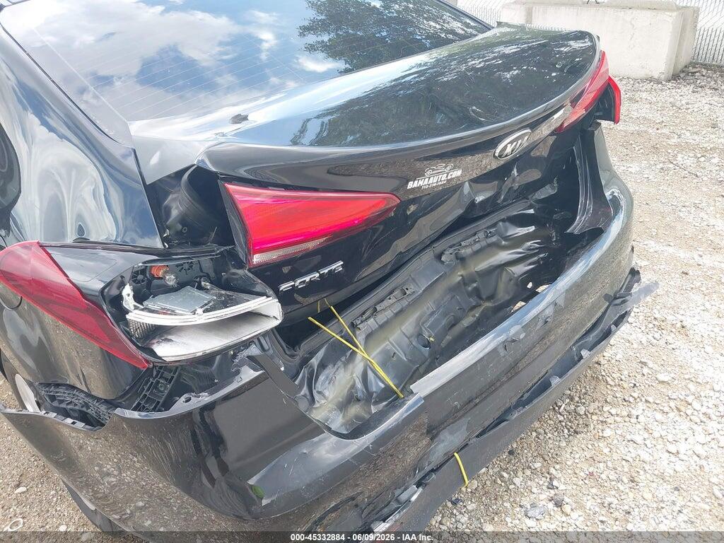 3KPFK4A75JE175649 2018 KIA FORTE photo no. 6