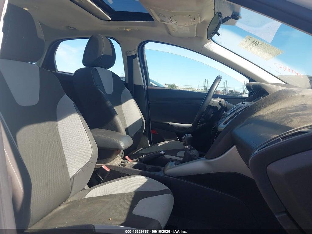 1FAHP3K21CL477737 2012 FORD FOCUS photo no. 5