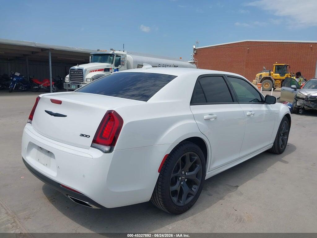 2C3CCADG2PH525167 2023 CHRYSLER 300 photo no. 4